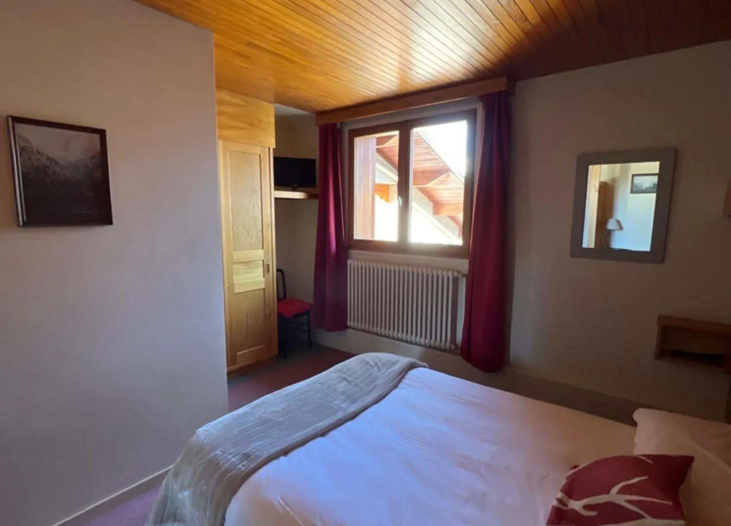 Hotel Restaurant La Pendine Les Pres Francia